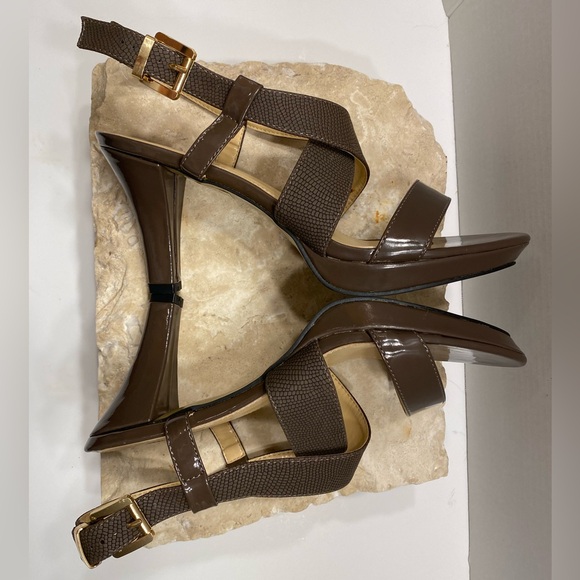 Lena Louisa Taupe Grey Patent Leather Platform Peep Toe Heels Sz 10 - Picture 3 of 10